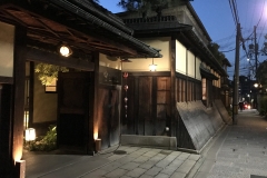 B75E0EDB-A6A2-434C-92B1-16063B0B59DB