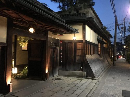 b75e0edb-a6a2-434c-92b1-16063b0b59db