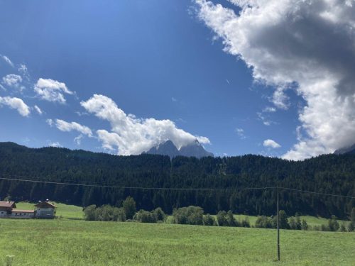 8e592818-2caf-40e5-b3d2-3c3a9ea8c312