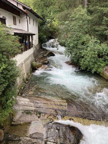 a17c183d-68f6-47ea-8236-80facd622c80