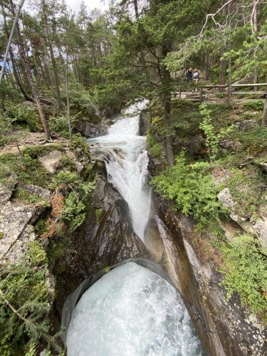 b2cdf5c1-9f4a-4c5b-85d3-0e7b05a89516